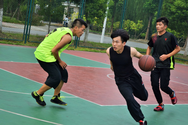 激情四射 谁与争锋——记江南大学药学院迎新生篮球友谊赛圆满落幕